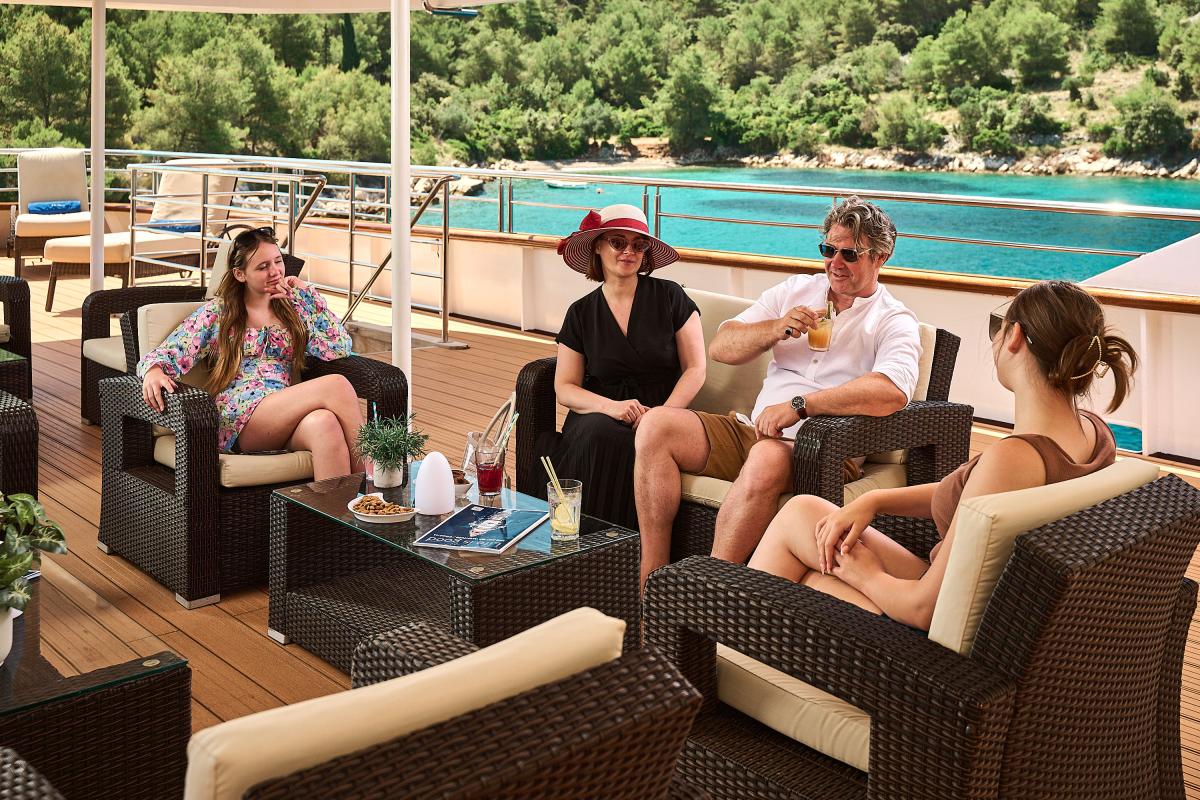 Queen Eleganza Yacht